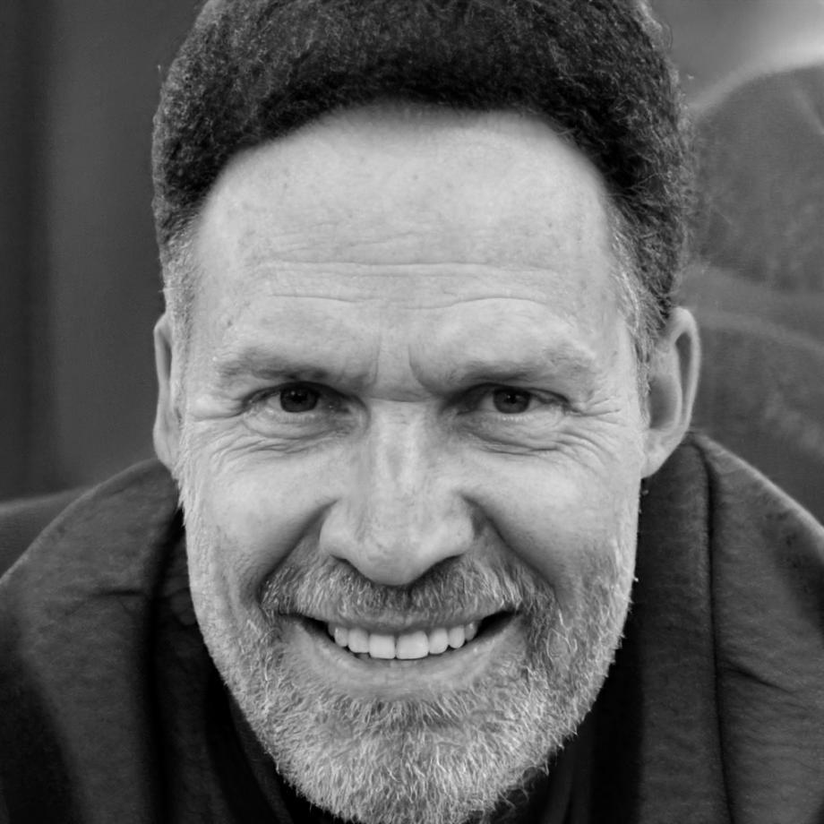 Portrait de Damien Rousseau, expert en contrôle de gestion